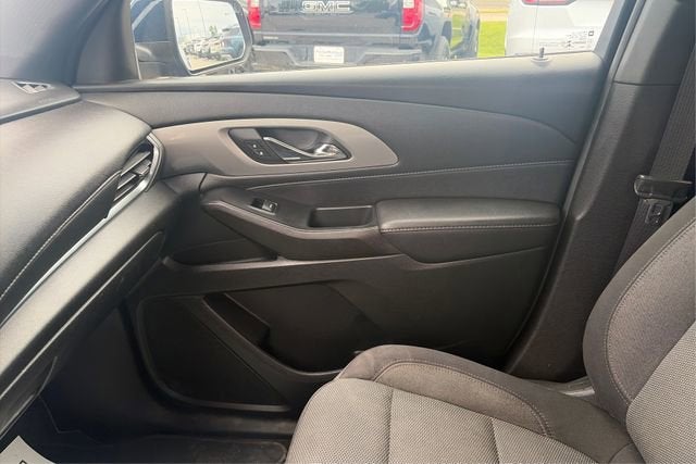 2022 Chevrolet Traverse LT Cloth