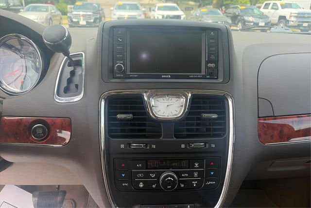 2014 Chrysler Town & Country Touring-L