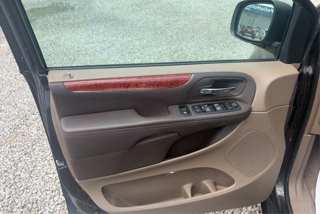 2014 Chrysler Town & Country Touring-L