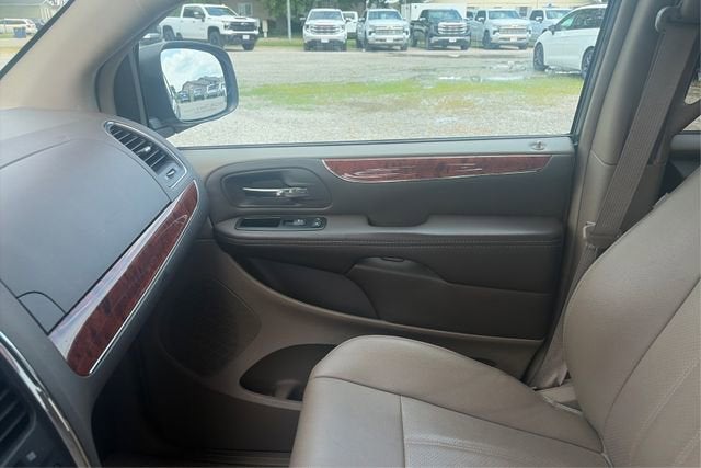 2014 Chrysler Town & Country Touring-L