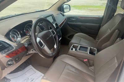 2014 Chrysler Town & Country Touring-L