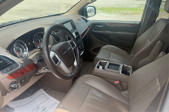 2014 Chrysler Town & Country Touring-L