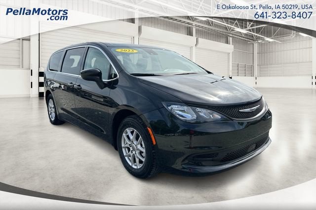 2023 Chrysler Voyager LX's photo