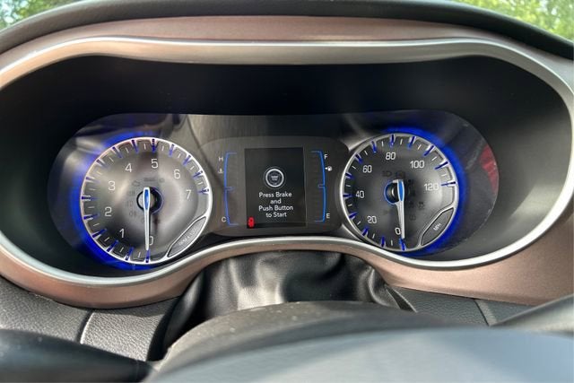 2023 Chrysler Voyager LX