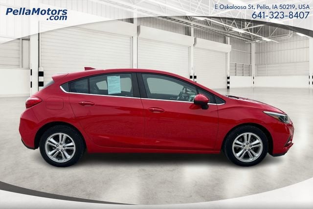 Used 2018 Chevrolet Cruze LT with VIN 3G1BE6SM9JS566609 for sale in Pella, IA