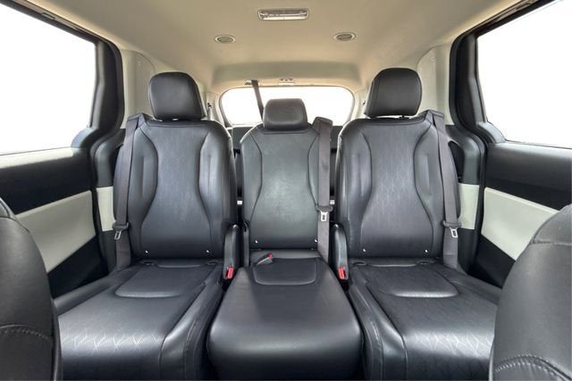 2023 Kia Carnival LX