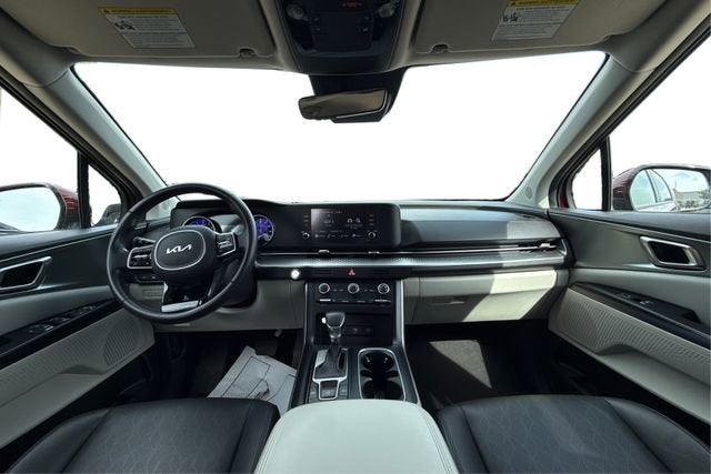 2023 Kia Carnival LX